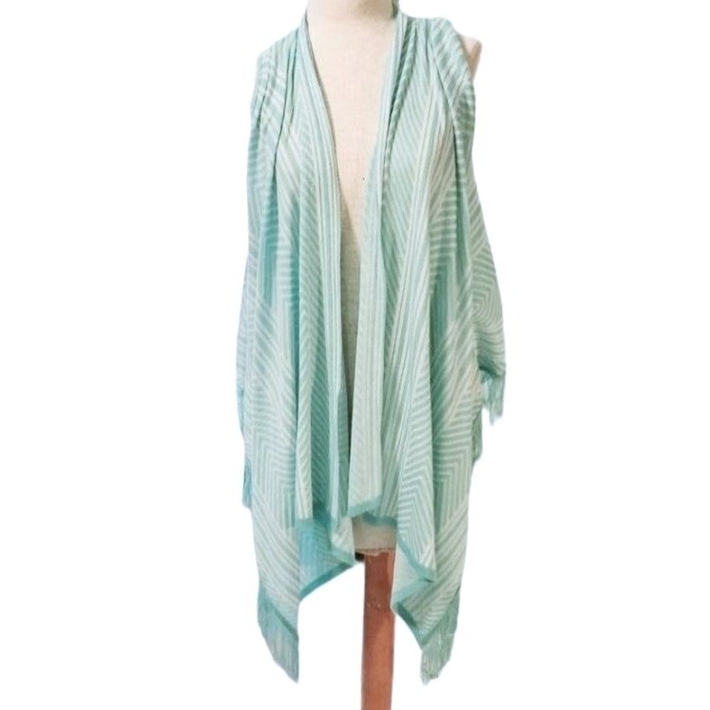 Hera Collection knit vest cardigan size Medium Open front fringe chevron pattern